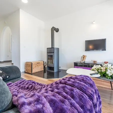 Ferienhaus In Mit Grossem Garten Ninski Stanovi