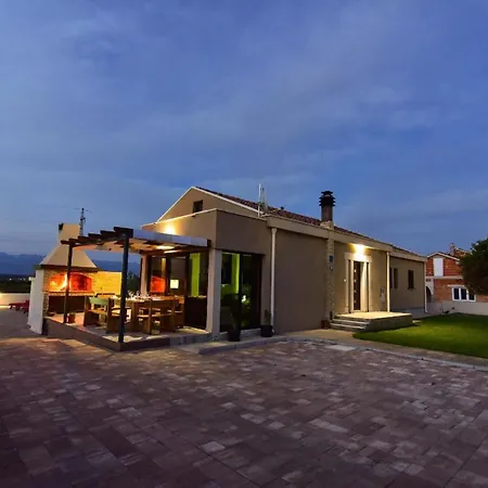 Ferienhaus In Mit Grossem Garten