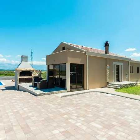 Сasa de vacaciones Ferienhaus In Mit Grossem Garten Ninski Stanovi