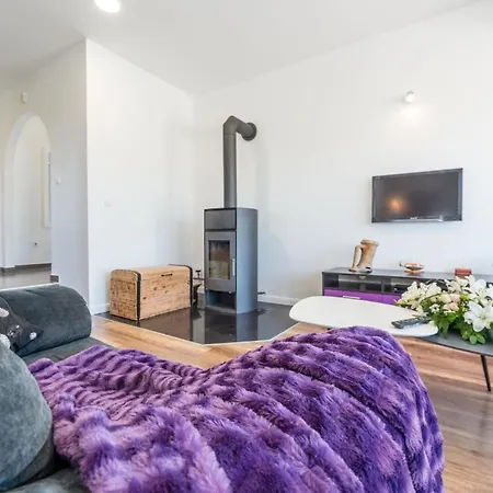 Nyaraló Ferienhaus In Mit Grossem Garten